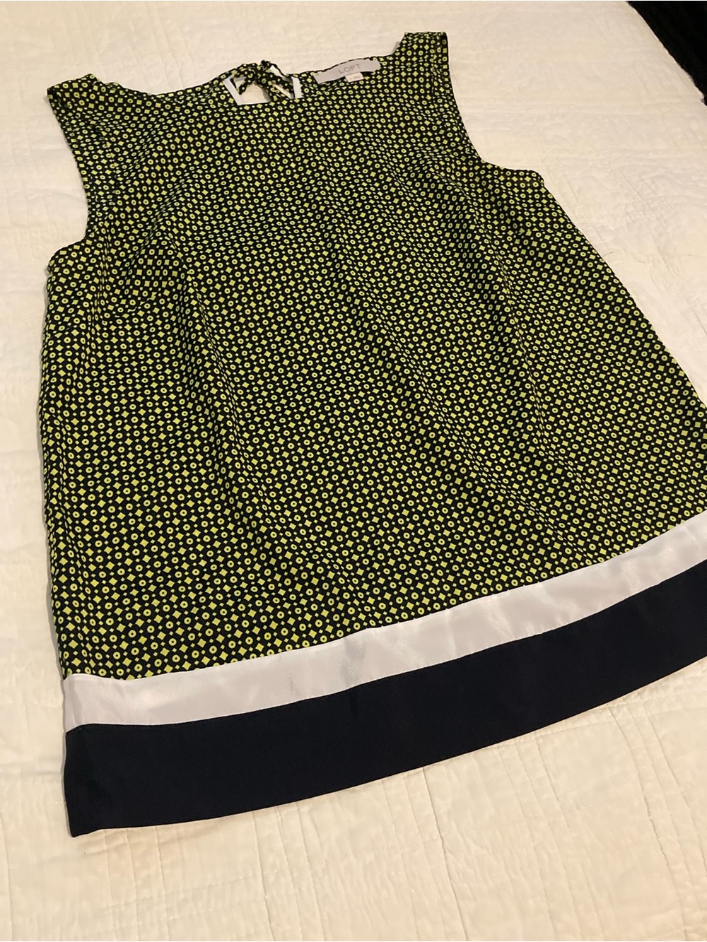 LOFT Navy and Green Sleeveless Patterned Blouse - Picture 5 of 6